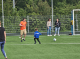 Laatste training S.K.N.W.K. JO10-1 (partijtje tegen de ouders) van woensdag 22 mei 2024 (48/133)